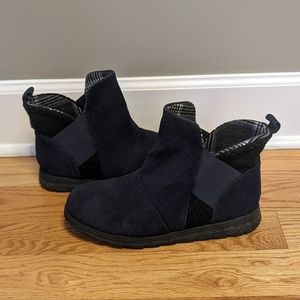 Navy Muk Luks Slip On Ankle Bootie, sz 10